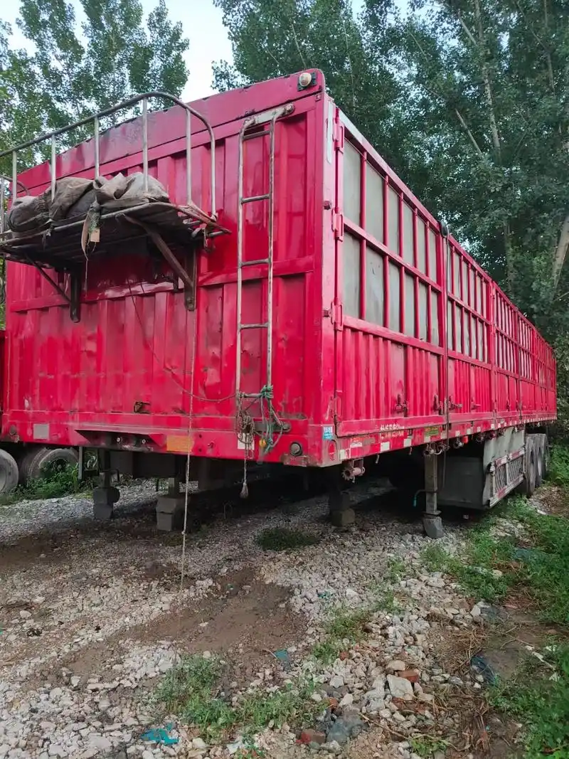 出售13米罗响平板高栏对开门挂车19年