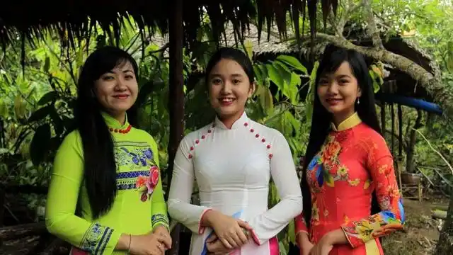 云南中越边境,集市上的越南美女都在卖什么网友:令人羡慕