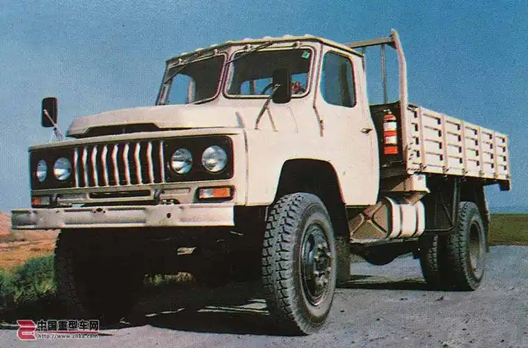 最经典的国产五吨中卡!回顾东风eq140载重汽车