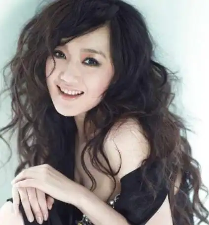 图薛佳凝哈妹粉红女郎图片元气满满低调恋爱高调工作显独立