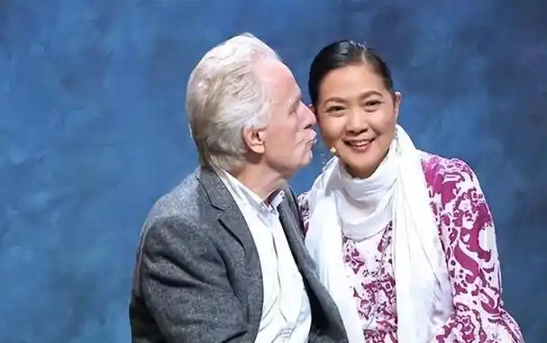 沈丹萍"沈荒妹"嫁老外每天喊100次离婚,64岁已走上另一条大道