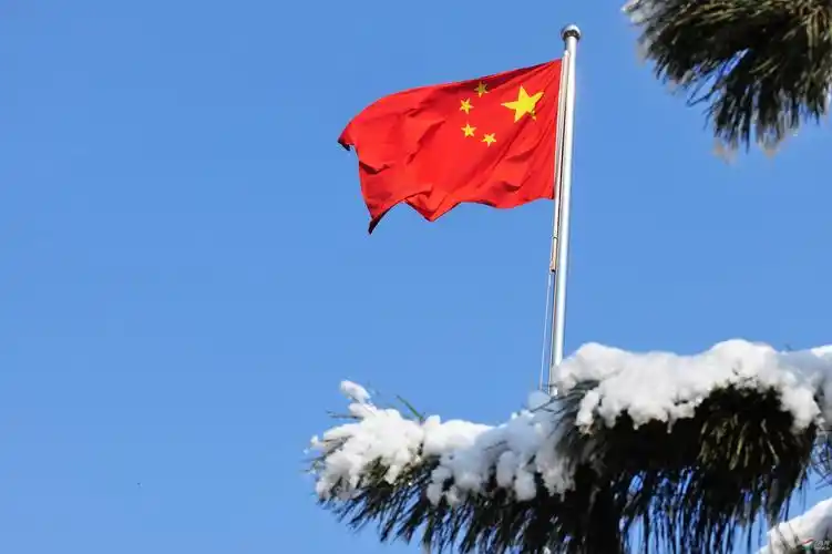 五星红旗迎风飘扬贺获图文精华