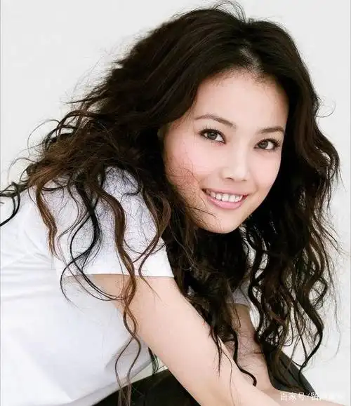 容祖儿年过40,那个挥着臂膀的女孩从不辜负岁月