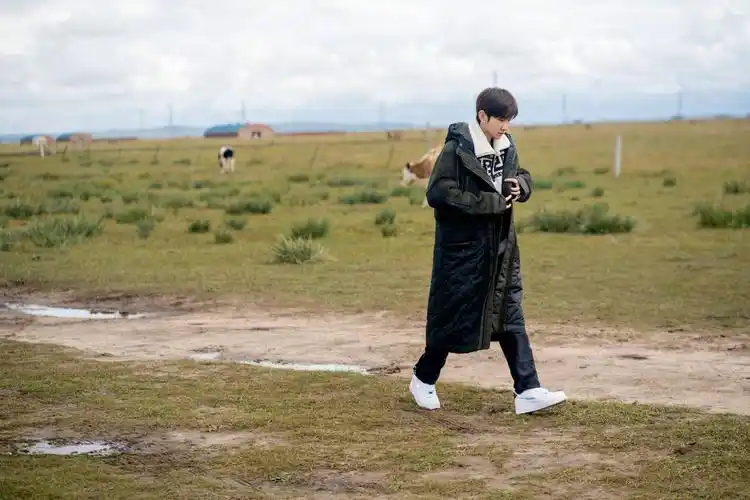 王源综艺《很高兴认识你》剧照新鲜出炉 和源哥一起感受最自由的本心