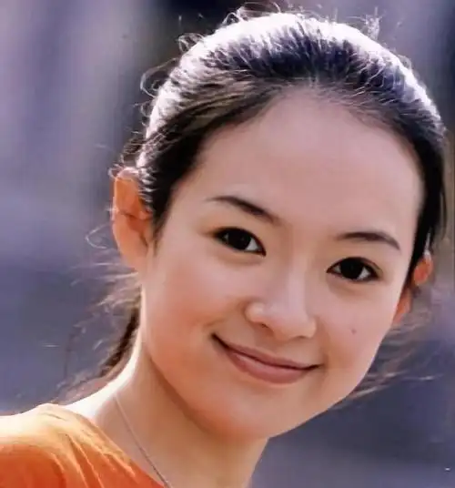 17岁的章子怡陶醉,大学时期的照片曝光,这般绝世美人白日梦连连