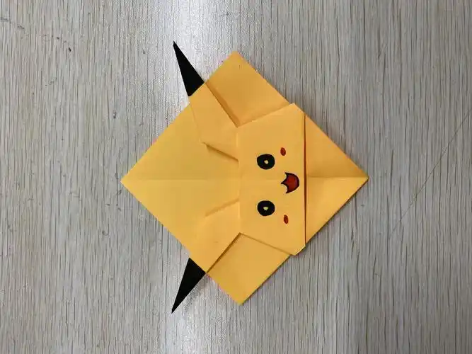 这节课教同学们折皮卡丘书签