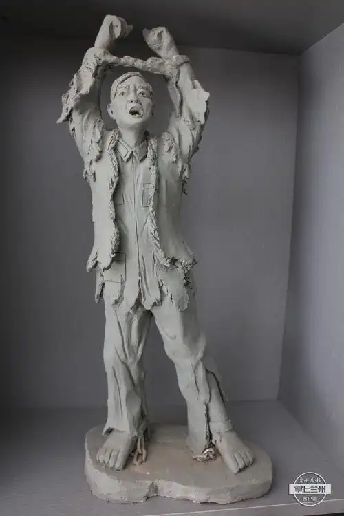 七年创作百件泥塑作品农民伯伯指尖重现红色场景