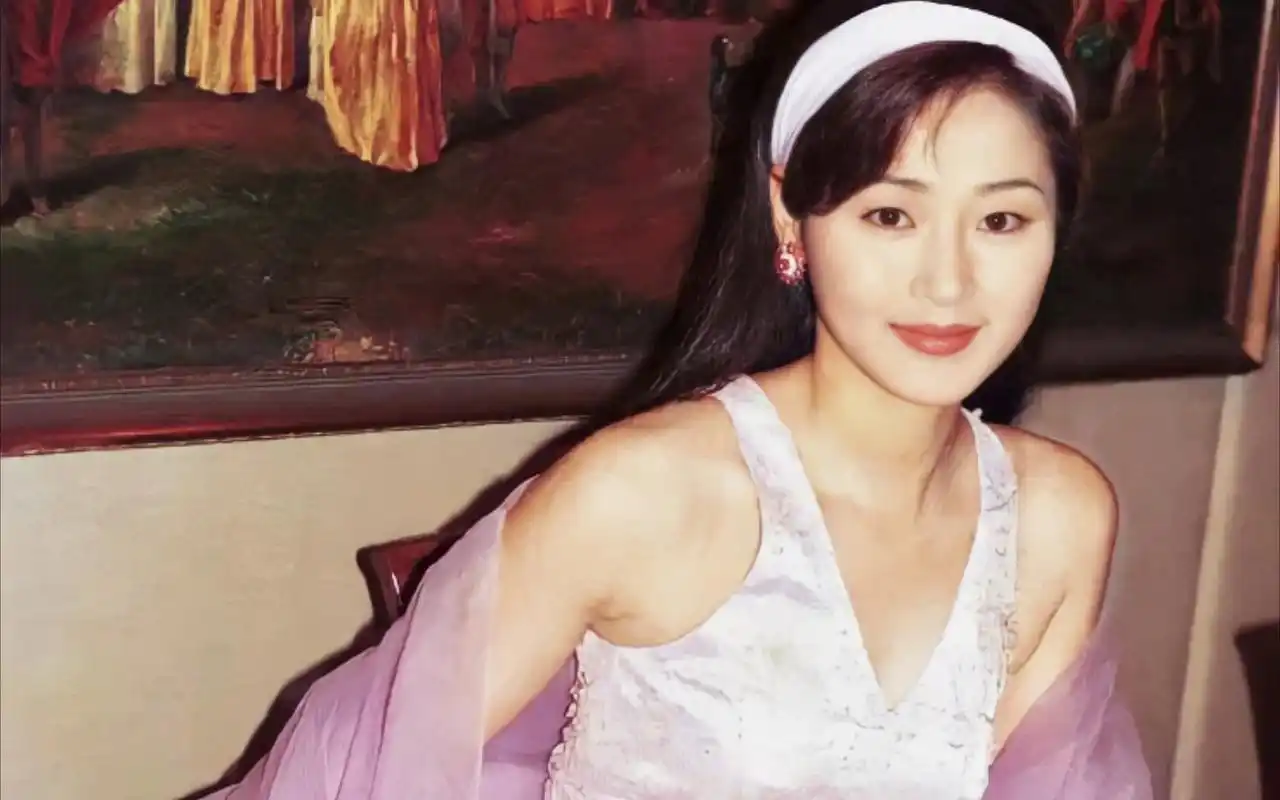 【万绮雯/颜值】壁纸收藏《我和僵尸有个约会》_哔哩哔哩_bilibili