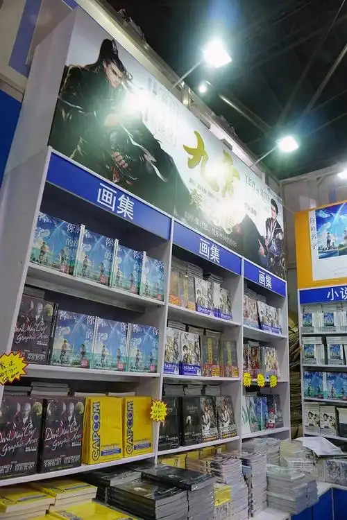 暑假多好啊,又可以去漫展的天闻角川展位排队了