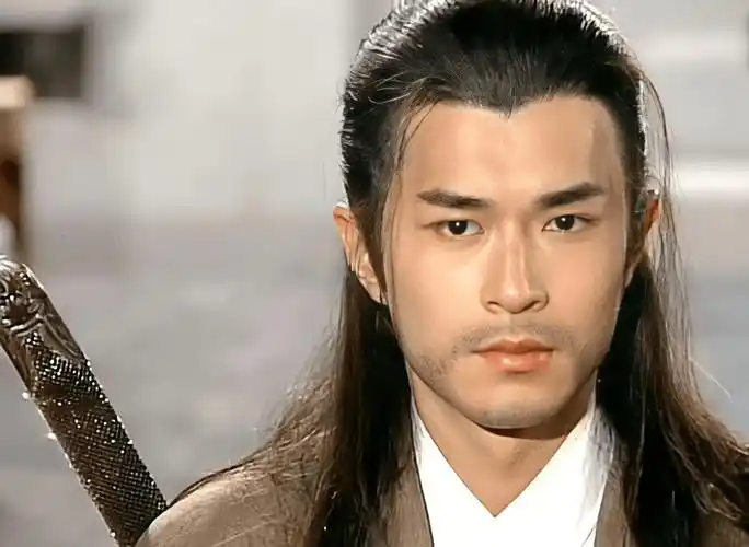 杨过临死前才懂,明明仅剩一臂,雕兄为何还让自己挑选玄铁重剑?