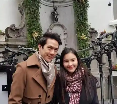 泰星aom和男友amp相恋多年,否认是"抢"来的男友