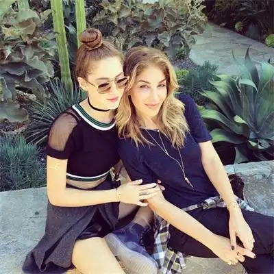 欧美范超甜闺蜜头像姐妹是我最亲爱的人