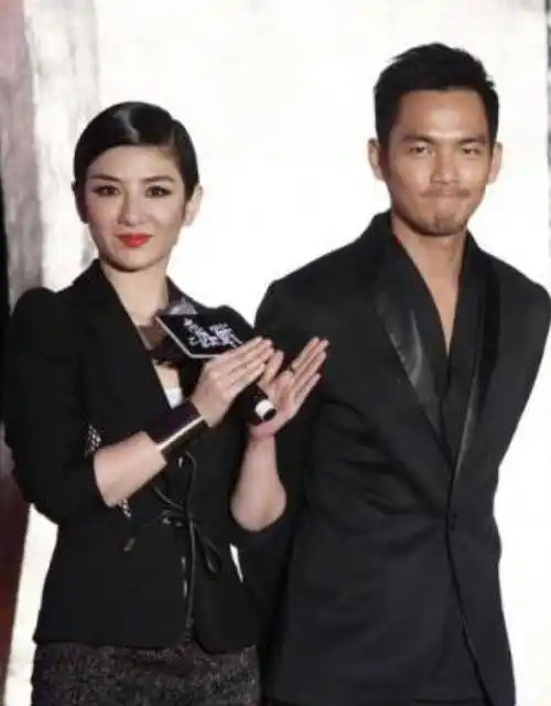 黄奕晒与钟汉良同框照,像"姐弟cp",女方大赞男方"更帅了"_小哇_合作