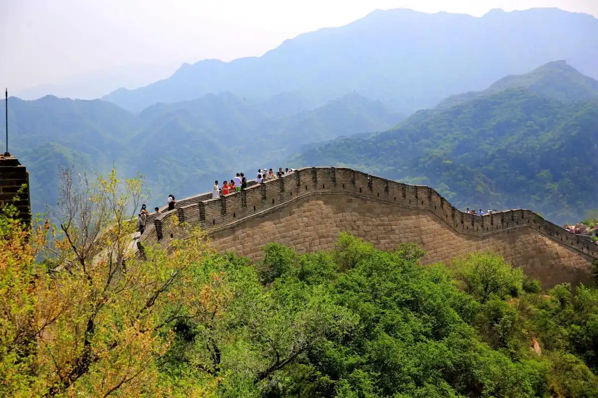 八达岭长城是明代万里长城最早向游客开放的地段,位于北京市延庆蔷