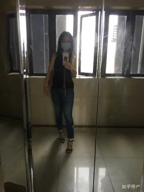 各位仙女们,身高165,体重130斤的要怎么穿搭衣服啊?