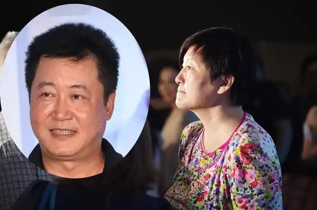 赵宝刚娶了个普通女人丁芯颜值朴实穿碎花装真有家庭主妇气质