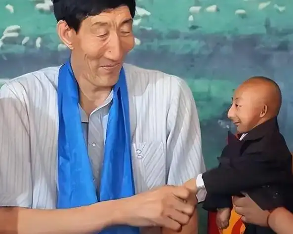 回顾:巨人鲍喜顺比姚明高,不听医生劝告,57岁时执意生下儿子