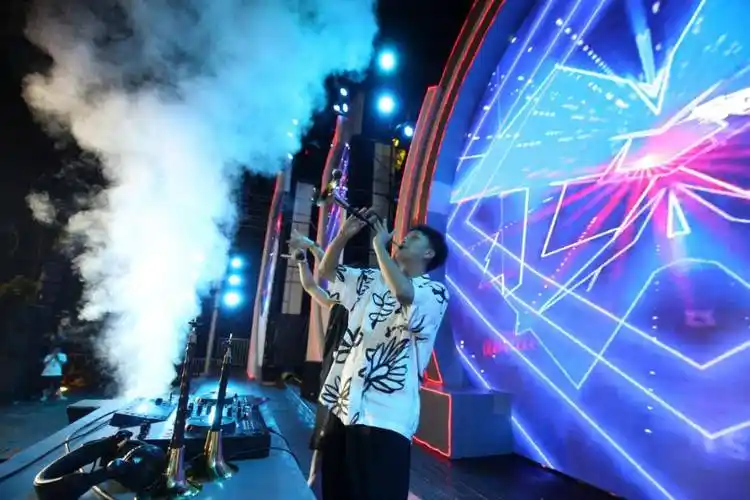 国潮川子高燃助阵常德欢乐水世界电音节仙侠次元蓄势待发