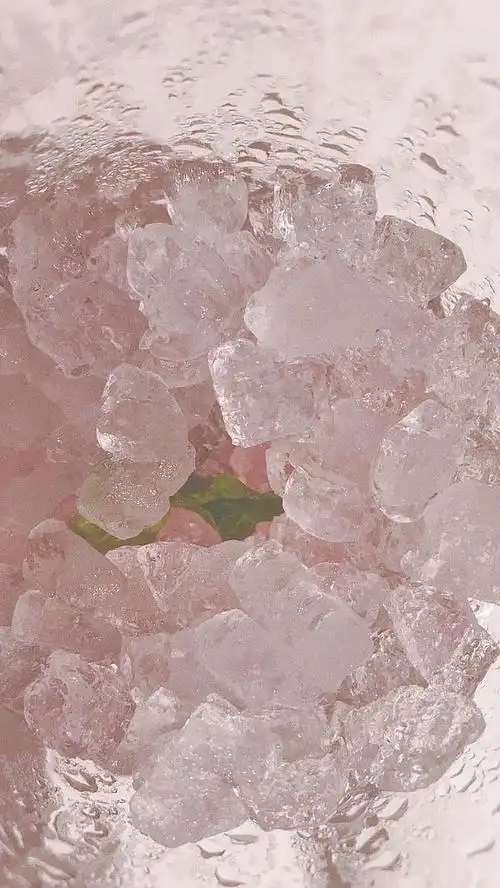 已找到!蓝灰色调的冰块