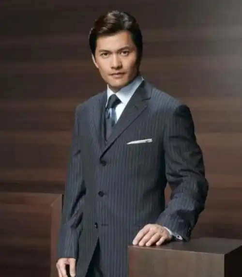 他就是吕良伟,一个集帅气与才华于一身的男人.