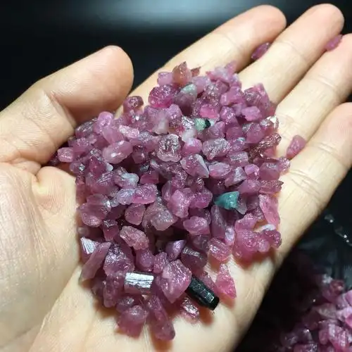 天然水晶电气石红碧玺原石碧玺碎石 未打磨7mm美甲香薰装饰可打孔