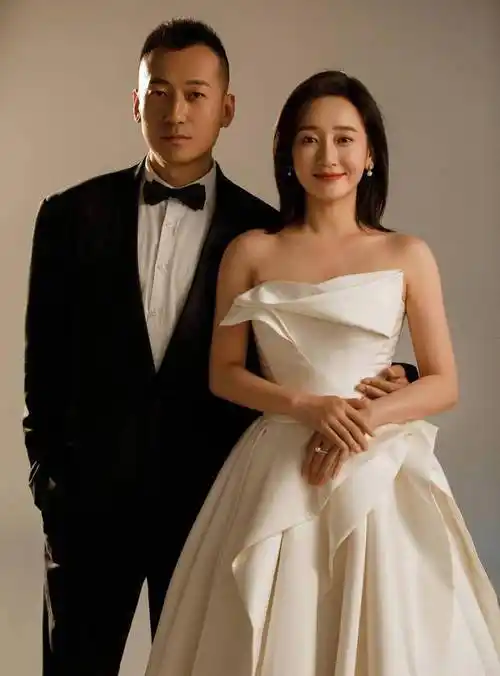 《最好的我们》董晴晒婚纱照 谭松韵黄晓明送祝福_娱乐_丈夫_婚礼