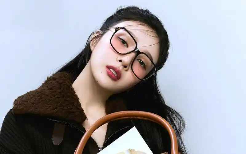 【朴秀荣】joy最新拍摄时尚芭莎封面短片|造型好美腻!