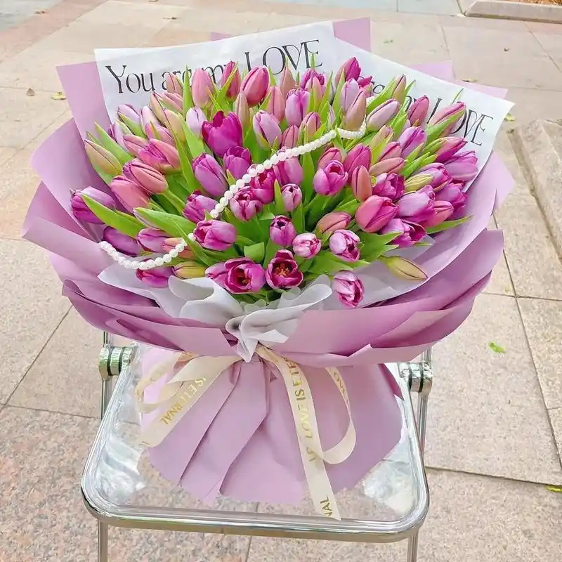 郁金香大花束 紫色系也很美 郁金香的季节到了 确定不买一束嘛 - 抖音