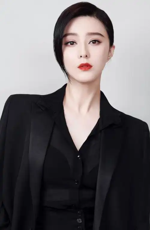 范冰冰不愧是神颜,连死亡芭比粉都能轻松驾驭,除了她谁都不行!