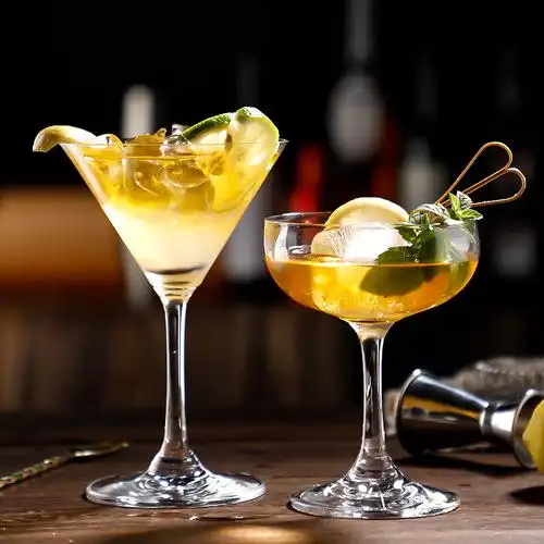 创意鸡尾酒杯水晶玻璃高脚奢华香槟杯酒吧调酒杯套装高档三角杯子