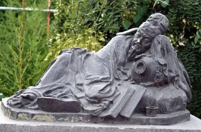 相传李白"捉月而死",可实现残酷,实则穷困潦倒寄人篱下