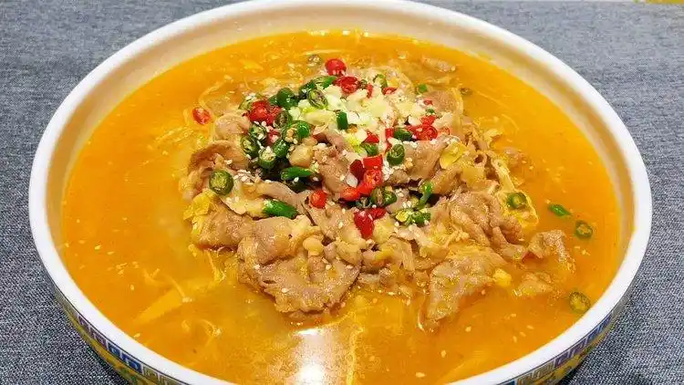 又快又好吃的酸汤肥牛做法,酸辣过瘾,出锅连汤汁都能喝完