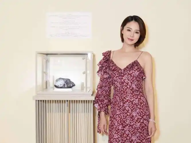 娱乐圈"最强师生恋",13年育有3子,把41岁老师宠成小公主_佟大为_关悦