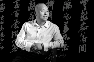 导语:著名书画家李根红先生自幼酷爱书画,几十年临池