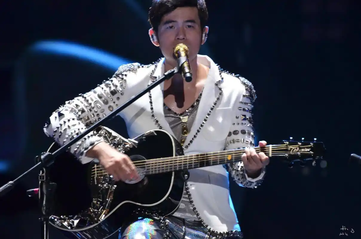 周杰伦演唱会出意外,杰伦当场暴走!