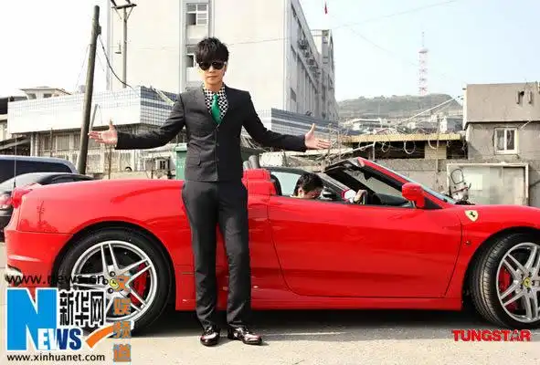 罗志祥乘豪华跑车出场 衣锦还乡续约金牌大风