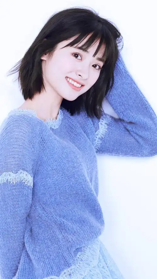 她是初恋感的漫画女孩,出演内地版《流星花园》女主,甜美十足!