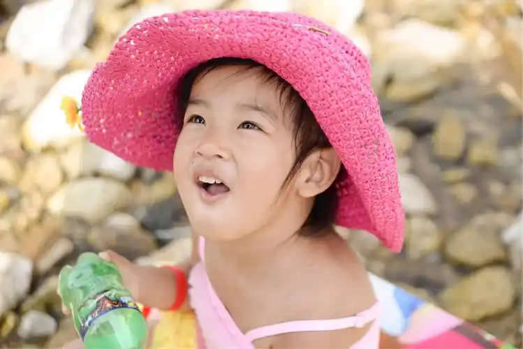 戏水的小女孩……摄影师……孤影……制作……美玉……出镜……香蕉