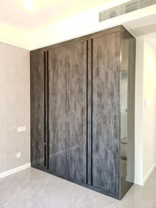 搭配白色门板,跳色爱马仕橙卧室衣柜设计效果图 卧室衣柜装修图片大全