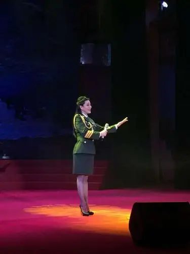 钟丽燕基层慰问演出三过家门而不入