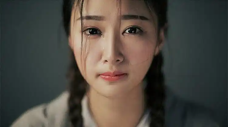 一滴蓝眼泪,散了一世的忧伤