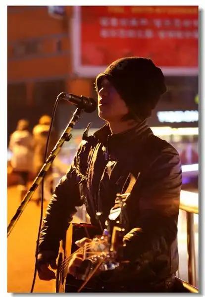 【年味11-流浪歌手摄影图片】街头人像摄影_江南春雪_太平洋电脑网