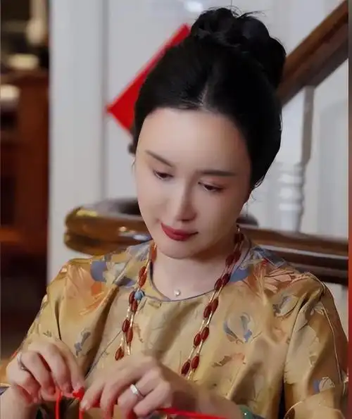 72岁张纪中喜提四胎!妻子杜星霖喜怀四胎,一扫前妻起诉败诉阴霾