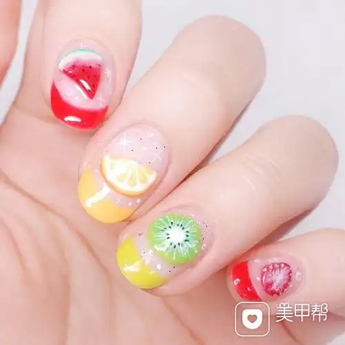 圆形红色橙色绿色手绘夏天水果西瓜橙草莓法式跳色美甲图片