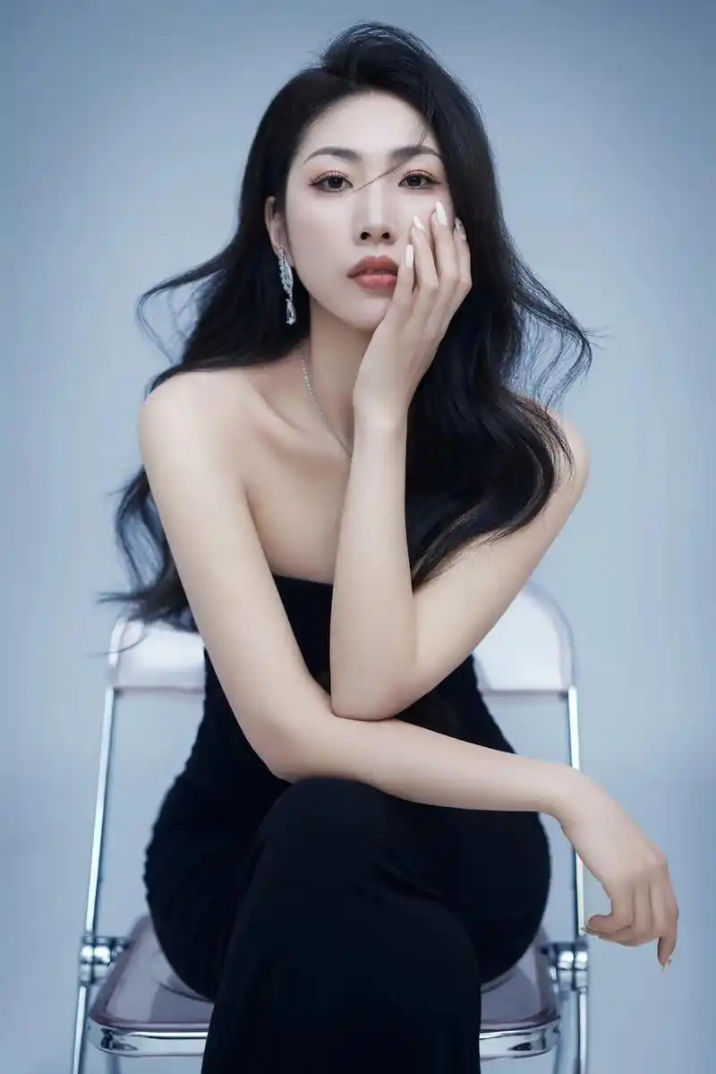 做个充满魅力的大女主,情绪肖像写真.凸显身材的抹胸裙91 搭 - 抖音