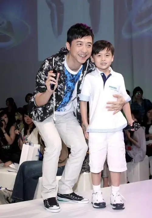 伊能静庾澄庆17岁儿子首度曝光,又酷又帅荷尔蒙满满