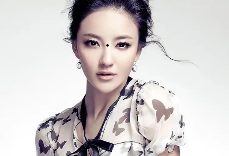 如果你老公两眼之间有痣,表示会影响妻子命运,特别是身体,如果女人有
