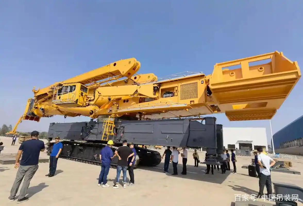 徐工2000吨吊车,徐工2000吨履带伸缩臂吊车组图,请欣赏