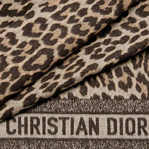 christian dior系列 女士初剪羊毛和五彩的米色丝绸和豹纹印花双面
