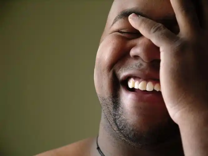 『图集』21张以开怀大笑为主题的摄影作品